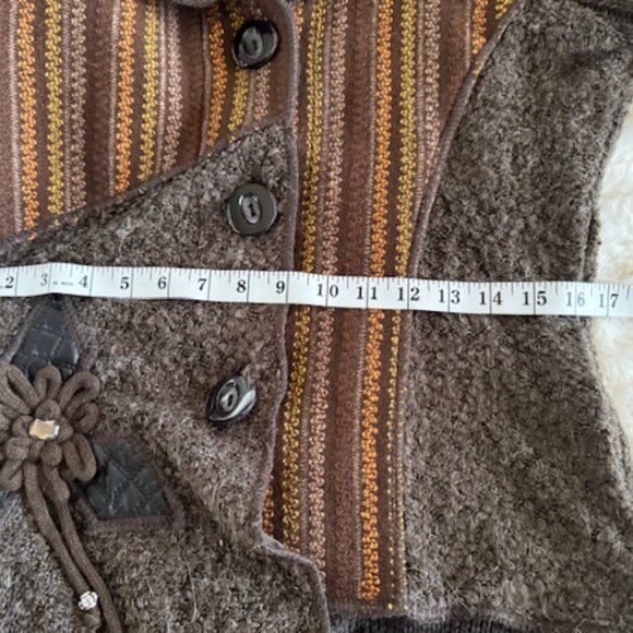 Standout Sweater! Cardigan Size Large Browns and Golds Rhinestone, Faux Leather - Picture 10 of 10